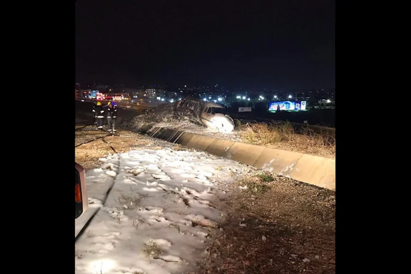 İstanbulun Atatürk aeroportunda təyyarə qəzası nəticəsində 4 nəfər yaralanıb - VİDEO - YENİLƏNİB