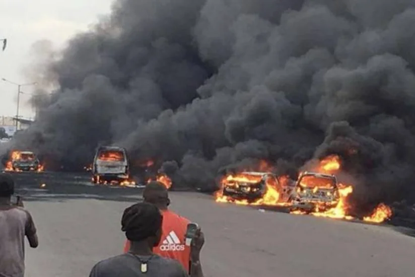 В Нигерии при взрыве машины с газом погибли 30 человек