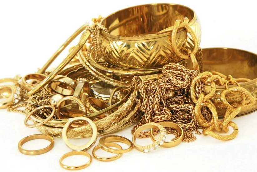 Bakıda dayə işlədiyi evdən 75 min manatlıq qızıl oğurladı