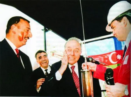 Azərbaycanda Neftçilər Günü qeyd olunur