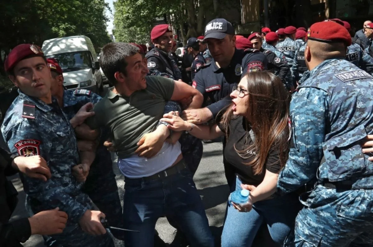 Aİ: “Ermənistandakı zorakılıq halları araşdırılmalıdır”