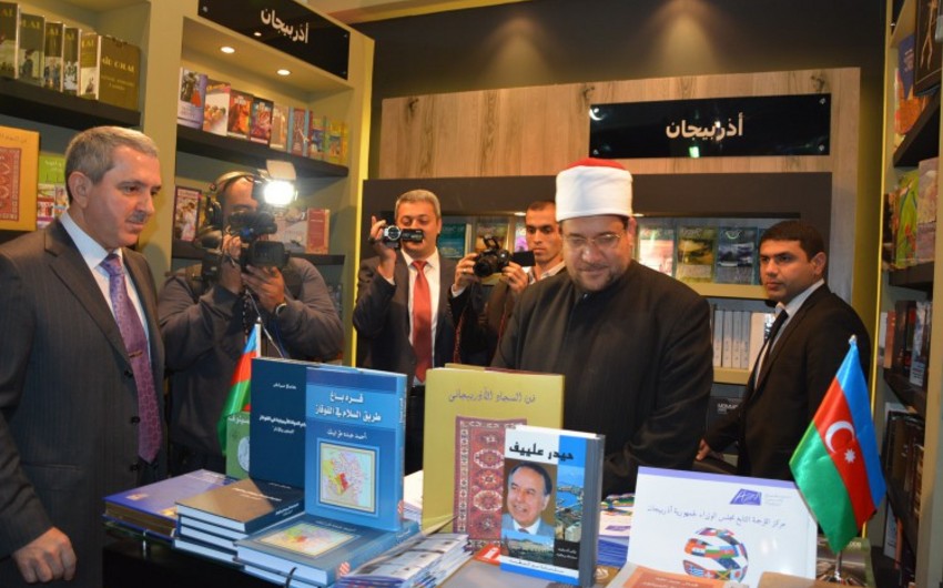 Azərbaycanın kitab pavilyonu Qahirədə keçirilən beynəlxalq sərgidə maraqla qarşılanıb