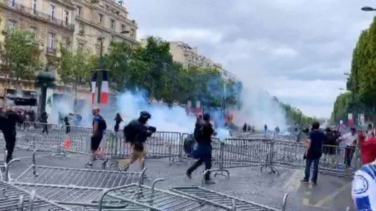 Parisdə sarı jiletlilərin aksiyası zamanı 152 nəfər saxlanılıb - VİDEO - YENİLƏNİB - FOTO