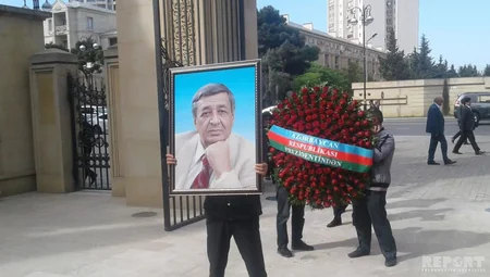 Xalq artisti Arif Məlikov torpağa tapşırılıb - YENİLƏNİB - FOTO