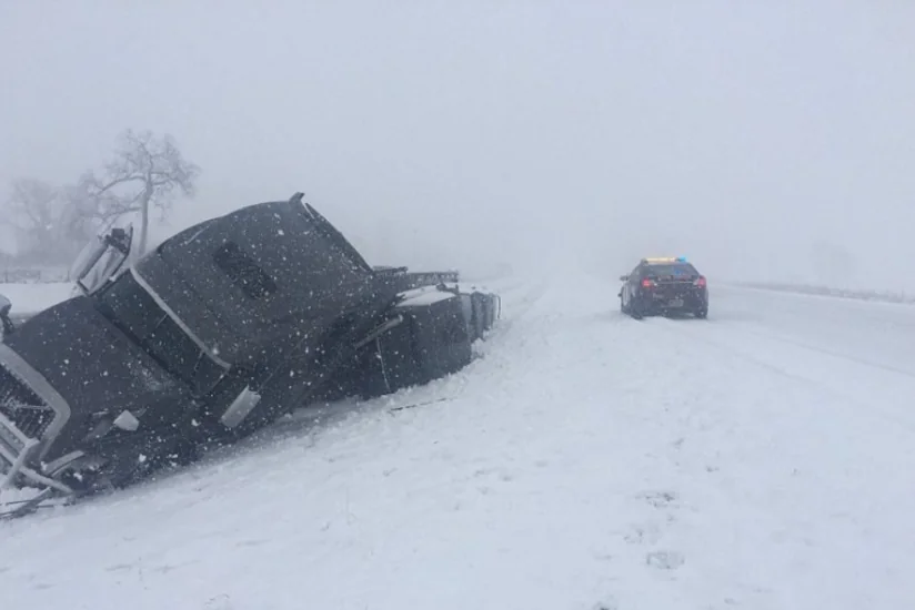 Снежный шторм оставил без электричества 20 тысяч домов в США