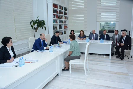 Əbülfəs Qarayev Gəncədə vətəndaşları qəbul edib