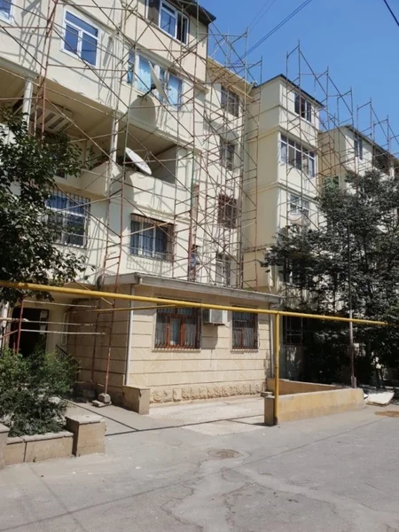 Bakı Şəhər İcra Hakimiyyəti çoxmənzilli yaşayış binalarının girişlərinin təmirinə başlayıb