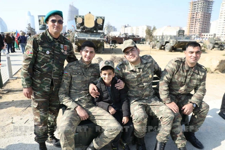 Парк военных трофеев в День Победы - ФОТОРЕПОРТАЖ