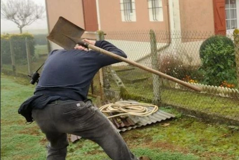 Sabirabadda ata və oğul bellə döyülərək ciddi xəsarət alıb