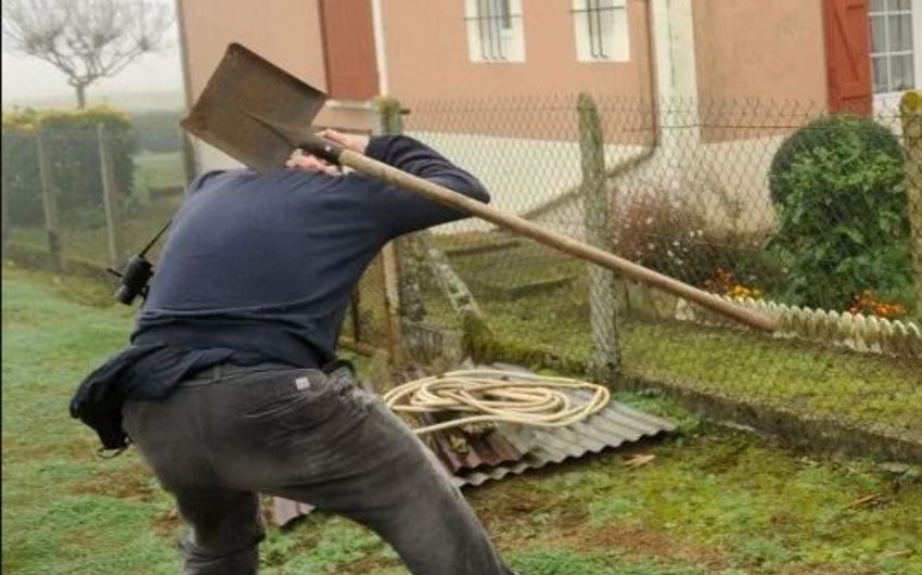 Sabirabadda ata və oğul bellə döyülərək ciddi xəsarət alıb