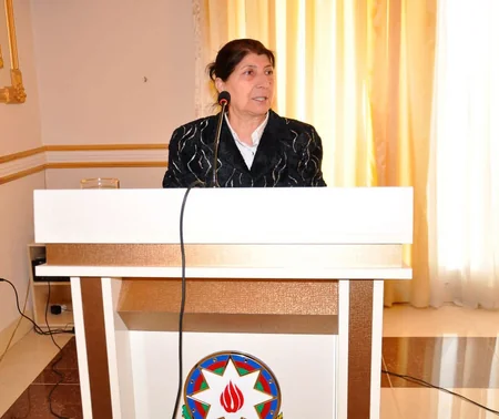 Təhsil nazirinin müavini məktəb direktorları ilə görüşüb