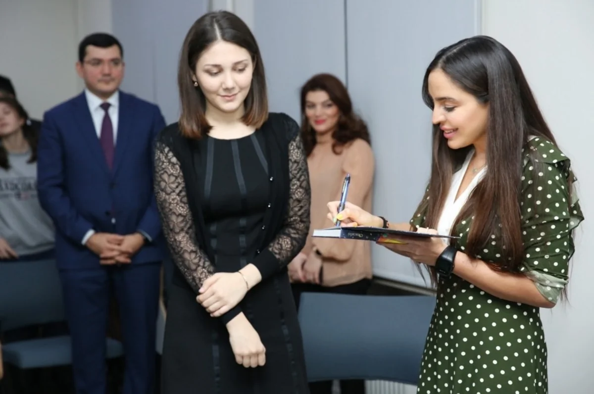 Seçenov Universitetinin Bakı filialında Leyla Əliyevanın təşəbbüsü ilə poeziya gecəsi keçirilib - FOTO