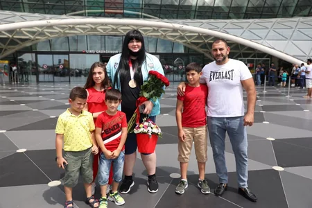 Olimpiadanın bürünc medalçısı İrina Kindzerskanın Bakıda qarşılanma mərasimi olub