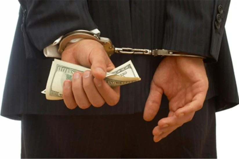 Prokuror rüşvət almaqda təqsirləndirilən gömrük əməkdaşlarına cəza istəyib - SİYAHI