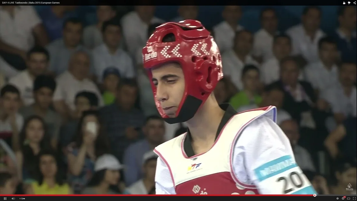 Bakı 2015də yarışan azərbaycanlı taekvondoçu mübarizəni dayandırıb