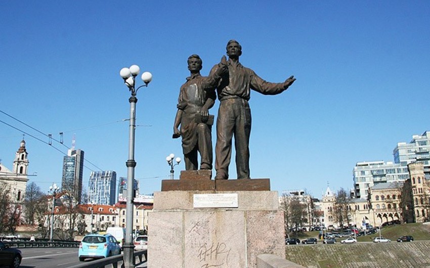 Lithuania removes remaining Soviet-era monuments in capital
