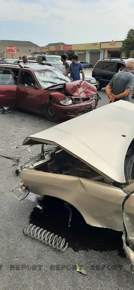 Abşeronda üç avtomobil toqquşdu, xəsarət alanlar var - VİDEO