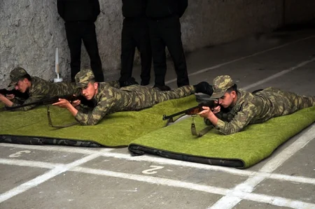 Hərbi Liseydə Milli Qəhrəman Mübariz İbrahimovun xatirəsinə həsr olunan hərbi oyunlar keçirilib