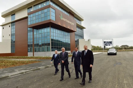 Azərbaycan ​Prezidenti “Astaraçay” MMC-nin çay emalı fabrikində yaradılan şəraitlə tanış olub