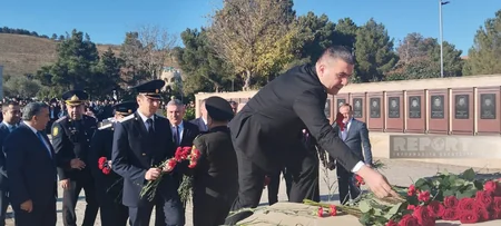 Şabranda Zəfər Günü ilə bağlı Şəhidlər xiyabanı izdihamla ziyarət olunub
