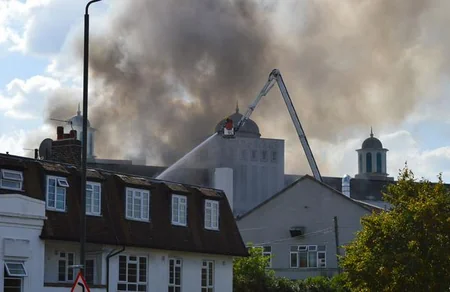 ​Londonda Avropanın ən böyük məscidlərindən biri yanıb
