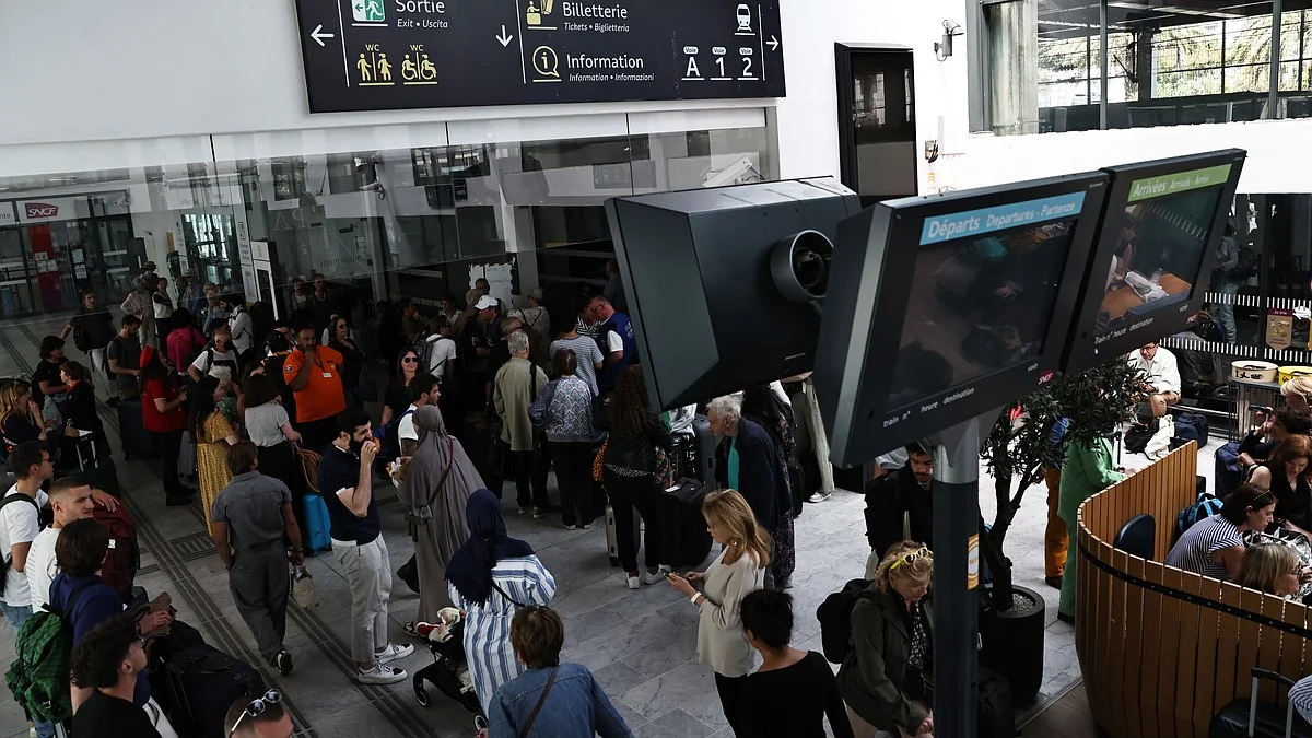 Fransada qatar sərnişinlərindən 350 min avro oğurlanıb