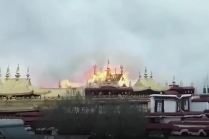 В центральном храме столицы Тибета произошёл пожар - ВИДЕО