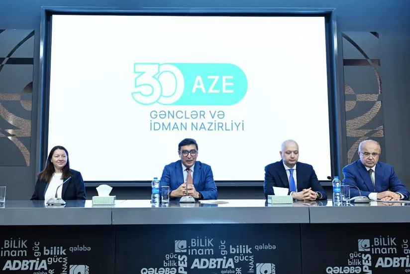 Fərid Qayıbov Paris-2024-də çıxış edən Azərbaycan paralimpiyaçıları və məşqçi heyəti ilə görüşüb