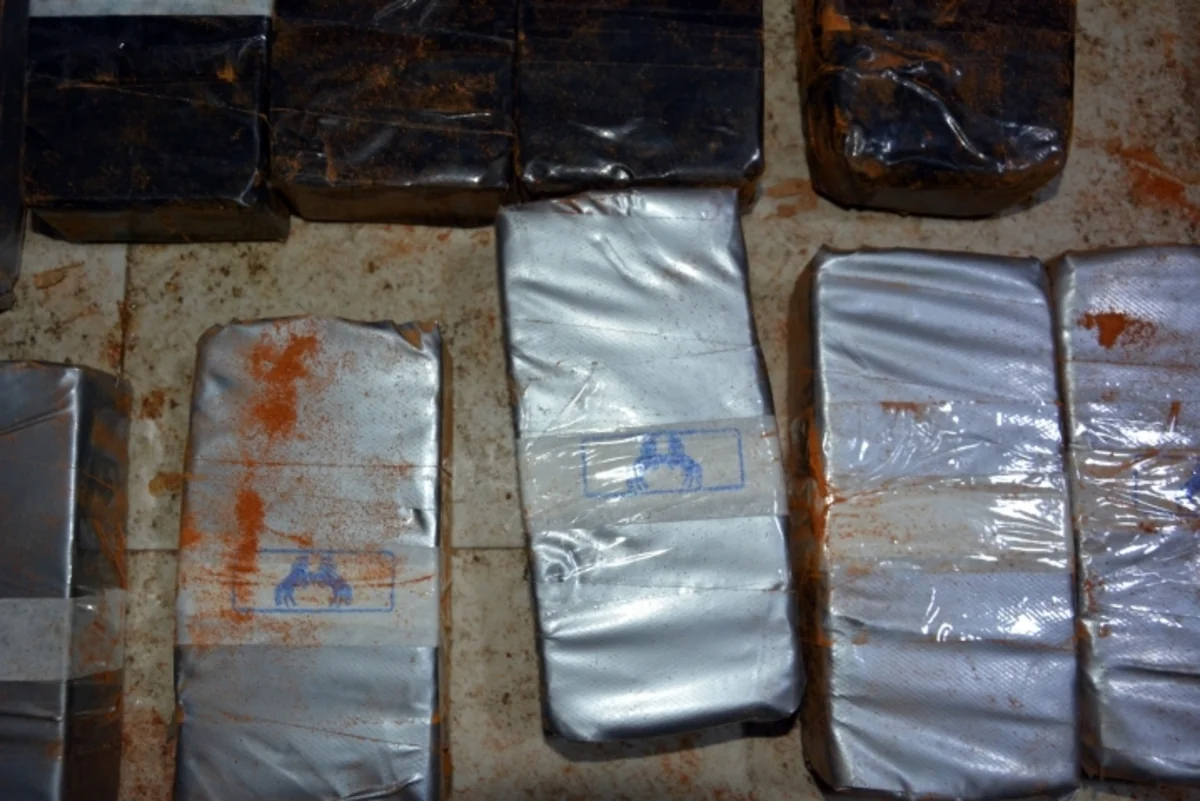 ​Kişmişin içərisində yarım ton heroin aparan şəxslər yaxalanıb