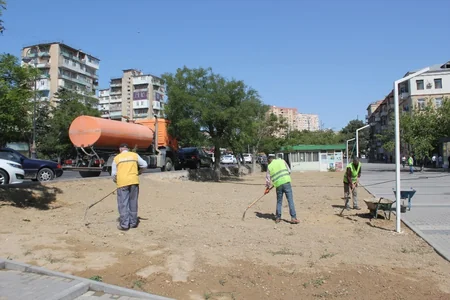 Bakı küçələrində yenidənqurma işləri aparılır