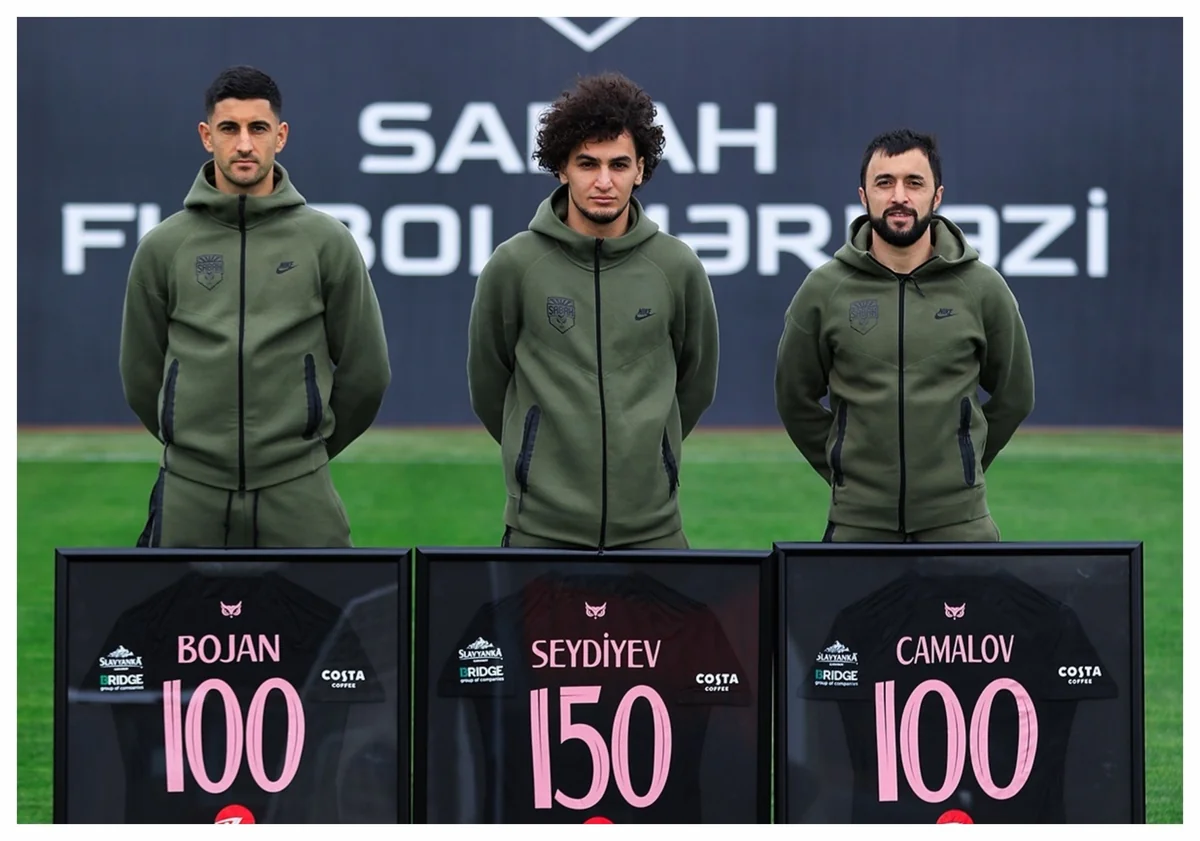 Sabah üç futbolçusunu mükafatlandırıb