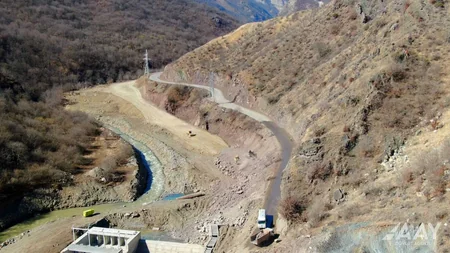 Suqovuşan-Sərsəng su anbarı-Qozlukörpü-Kəlbəcər avtomobil yolunun tikintisi davam edir