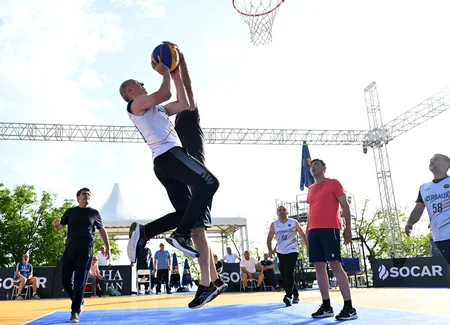 Gənclər və idman naziri Şuşada basketbol oynayıb
