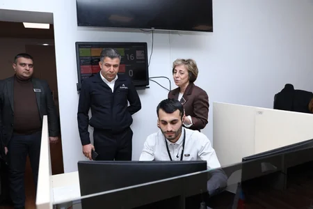 Bayram günü “Azəriqaz”a daxil olan bəzi zəngləri baş direktor cavablandırıb