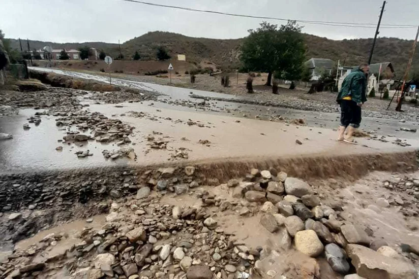 Sel suları Şəkidə yol infrastrukturuna və qurğularına ziyan vurub