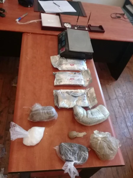 Lənkəranda toy mərasimi üçün bəzədilmiş avtomobildən bir kisə narkotik maddə çıxıb