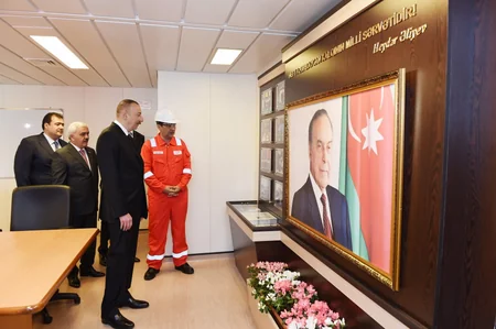 Prezident İlham Əliyev Heydər Əliyev adına yarımdalma qazma qurğusunun açılışında iştirak edib - YENİLƏNİB