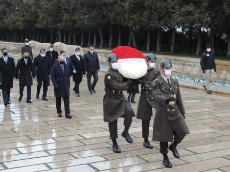 Kamran Əliyev Türkiyəyə rəsmi səfərə gedib