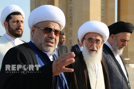 İranın tanınmış din xadimi Şəhidlər Xiyabanını ziyarət edib - FOTO