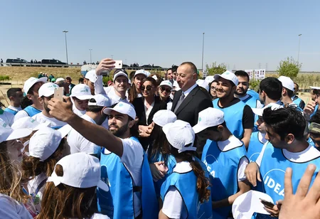 Prezident İlham Əliyev ulu öndər Heydər Əliyevin doğum gününə həsr olunan ağacəkmə aksiyasında iştirak edib - YENİLƏNİB