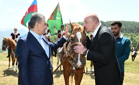 Karabakh horse named “Dostlug” presented to Gurbanguly Berdimuhamedov at Jidir Duzu plain