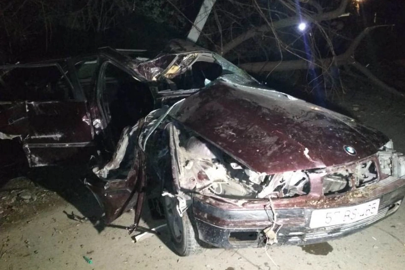 Bərdədə maşın elektrik dirəyinə dəyib, ölən və yaralanan var - FOTO - VİDEO - YENİLƏNİB