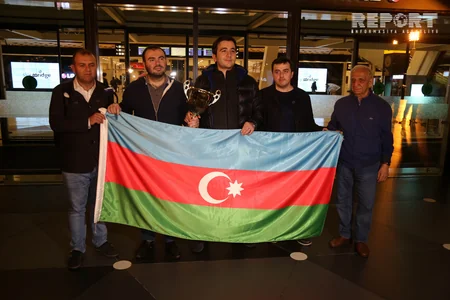 Üçqat Avropa çempionu olmuş Azərbaycan şahmatçıları Vətənə dönüb - FOTO