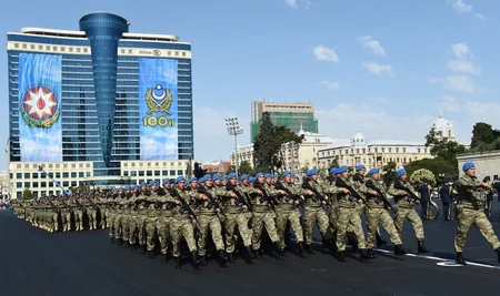Azadlıq meydanında hərbi parad keçirilib - YENİLƏNİB-2