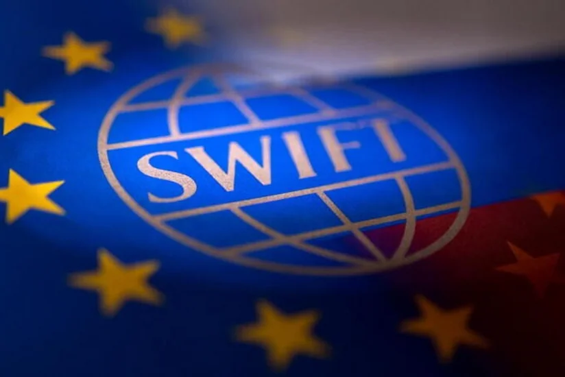 ЕС изучает возможности отключения от SWIFT других банков России