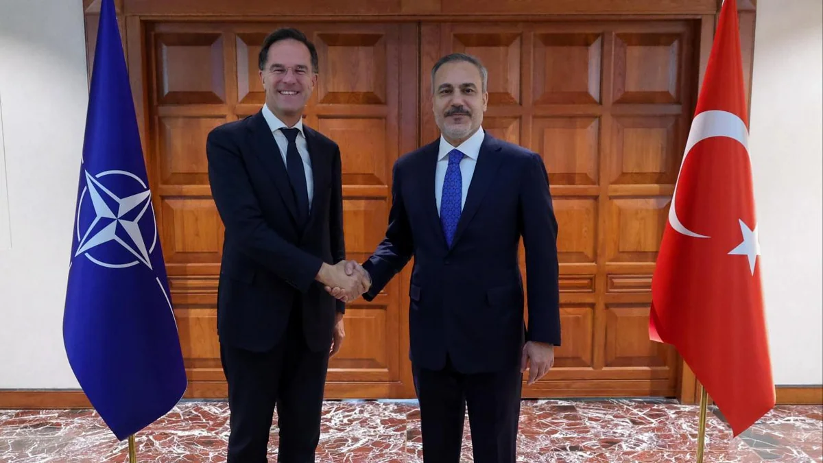 Fidan Rutte ilə Rusiya-Ukrayna münaqişəsinin həllini müzakirə edib