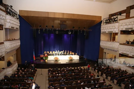 Anar yenidən Azərbaycan Yazıçılar Birliyinin sədri seçilib - YENİLƏNİB-4