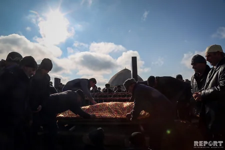 Qəzada ölən neftçi dəfn olunub - FOTO