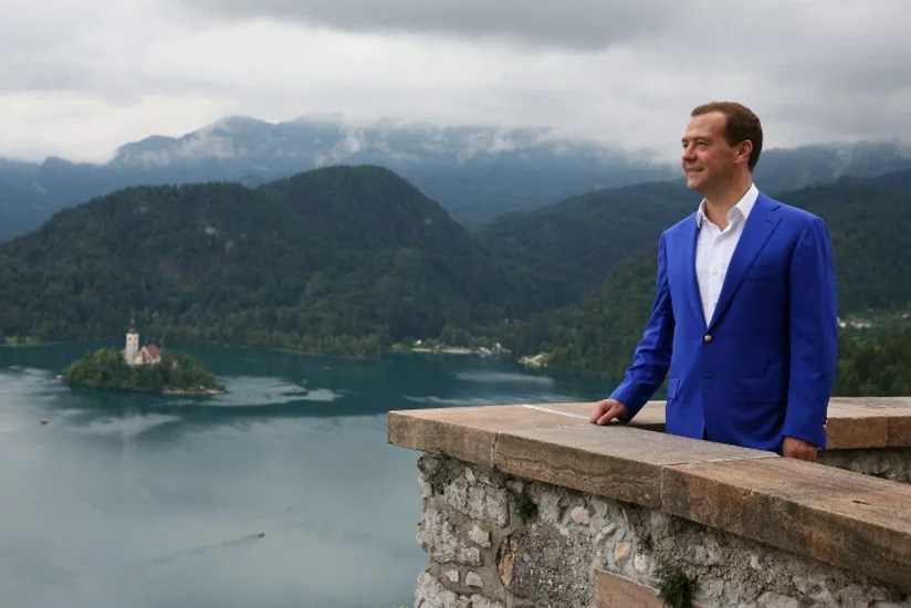 Medvedev 50 illik yubileyini qeyd edir