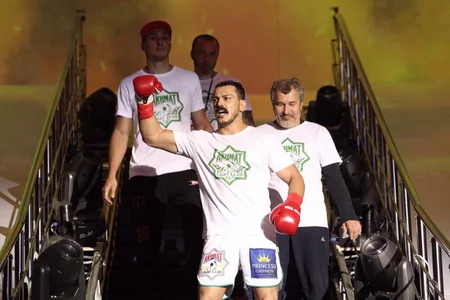 ​Zabit Səmədov bosniyalı rəqibi Dzevad Poturaka qalib gəlib - VİDEO